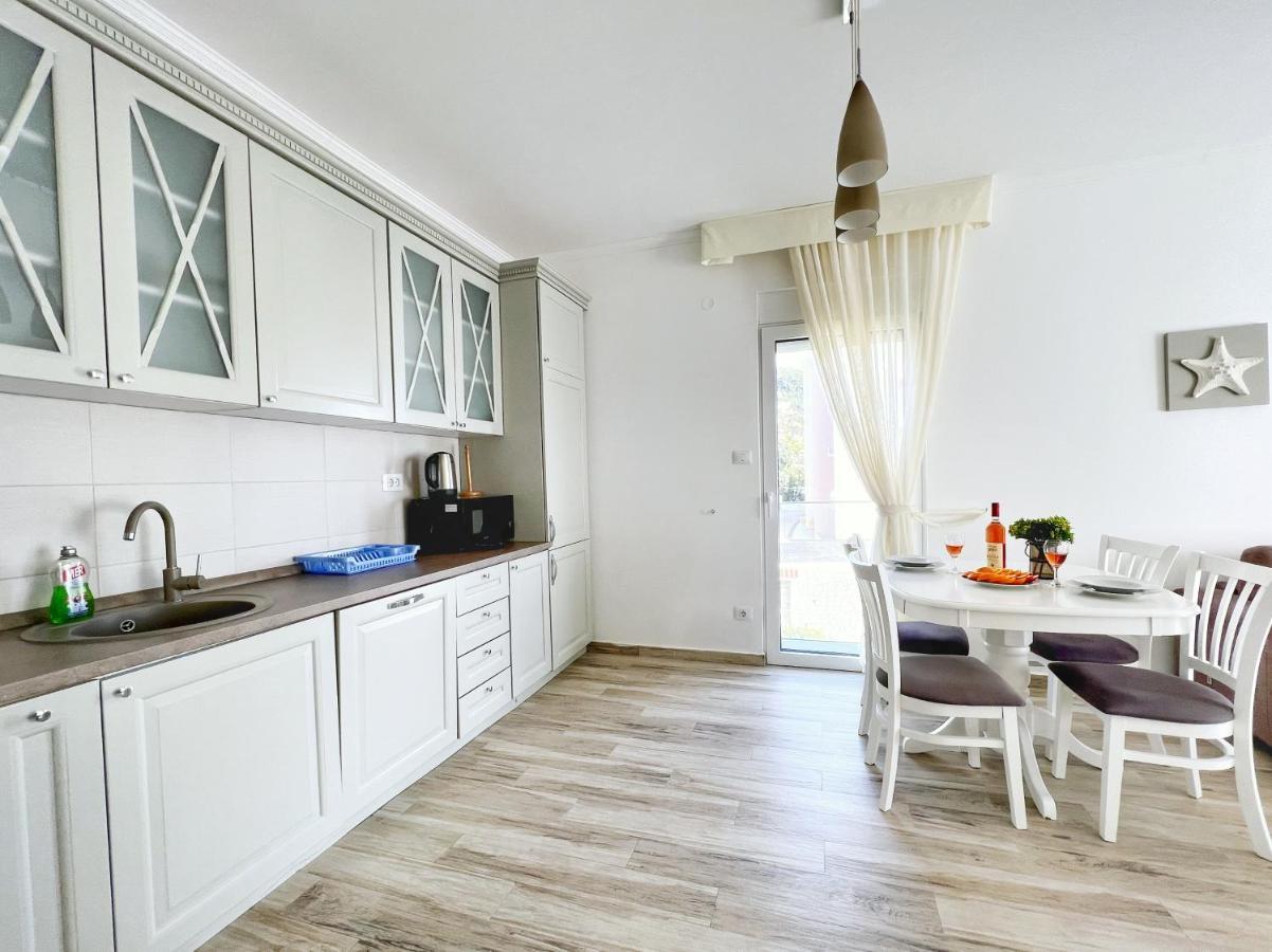 Yourhome Beach First Line Добра вода Екстериор снимка