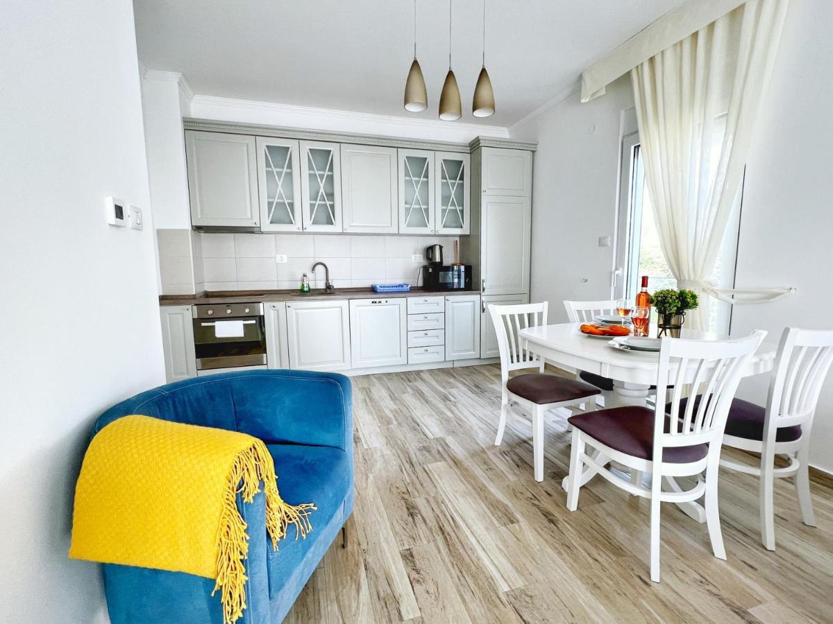 Yourhome Beach First Line Добра вода Екстериор снимка