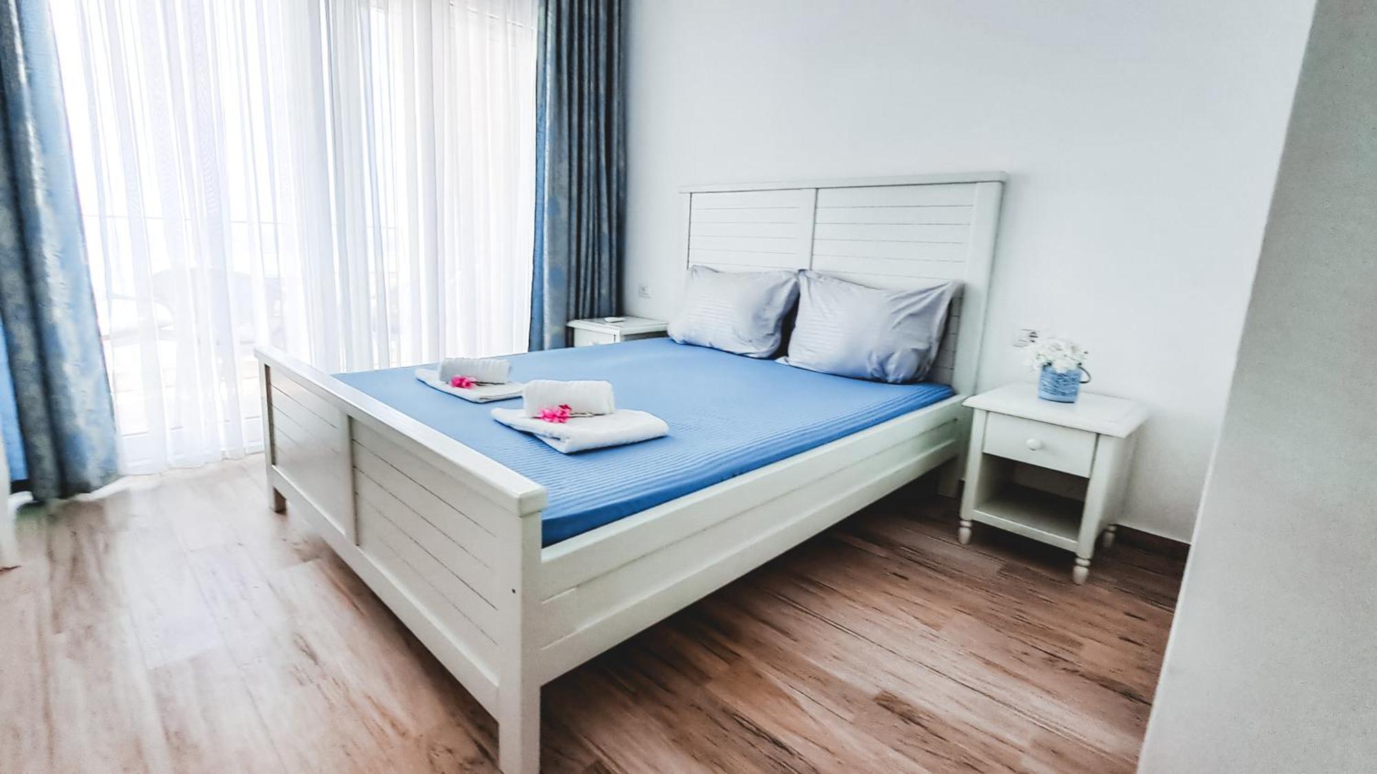 Yourhome Beach First Line Добра вода Екстериор снимка